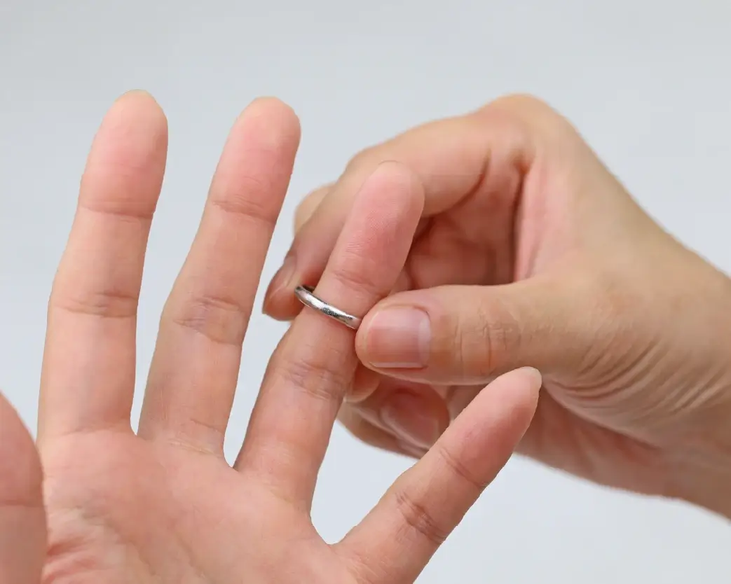 カップルが相談している写真